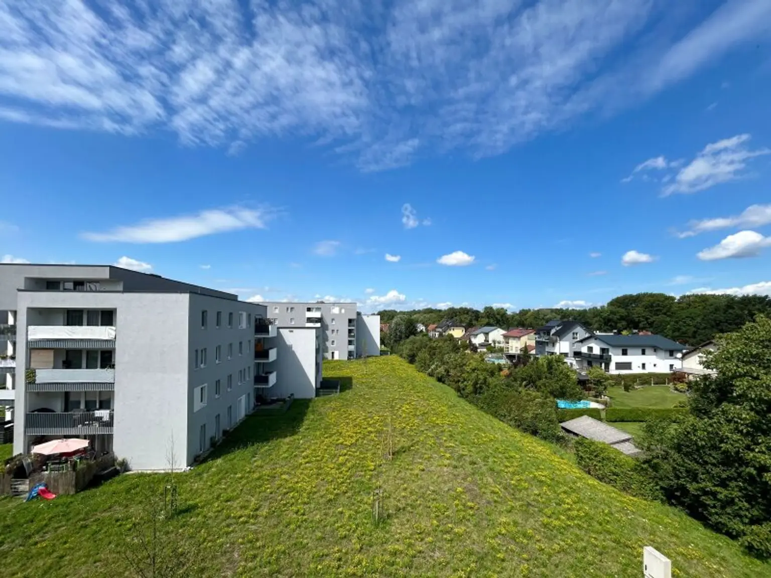 Traumhafte 2-Zimmer-Wohnung mit Balkon und Grünblick in 4030 Linz - Stellplatz inklusive - Nähe Bahnhof Ebelsberg
