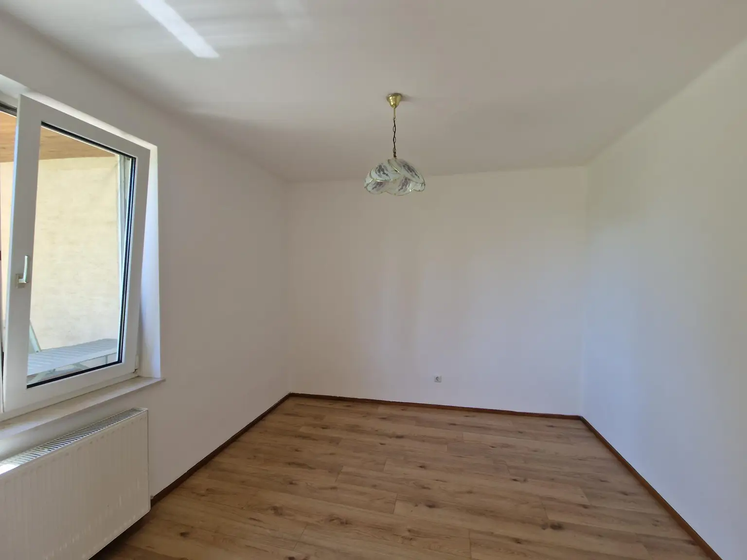 LIEBEVOLLES LANDHAUS MIT GARTEN UND GARAGE ZUR MIETE