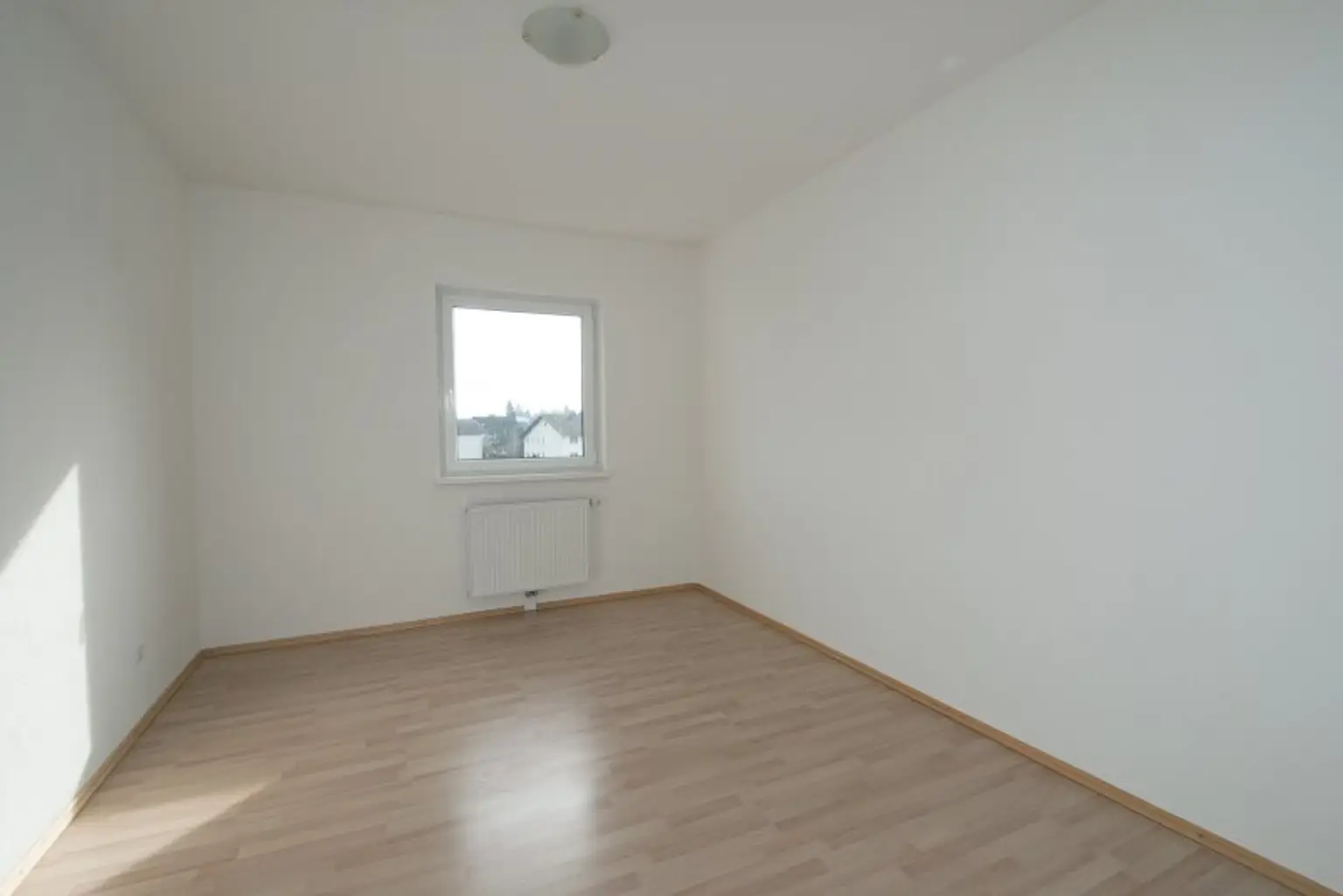 Mietwohnung (210) 51 m² mit Loggia und Balkon ca.9 m² Vermietung direkt vom Eigentümer keine Provision