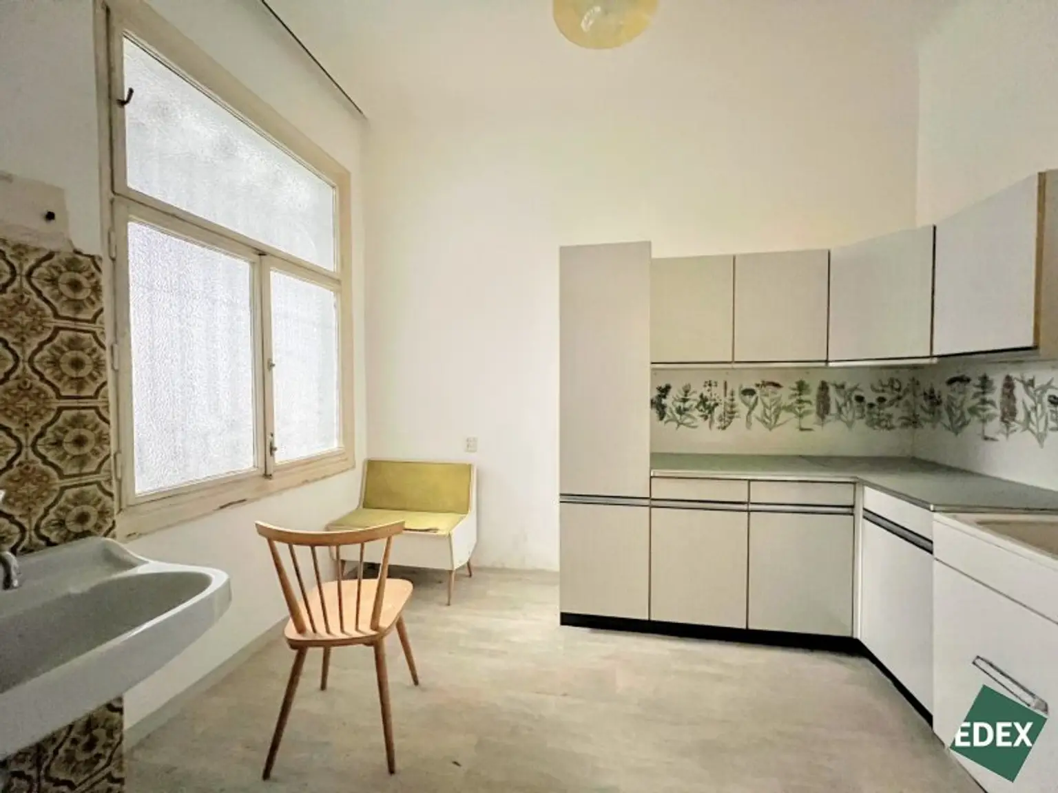 Altbauwohnung zum Sanieren – 48 m² mit Balkon im 3. Liftstock