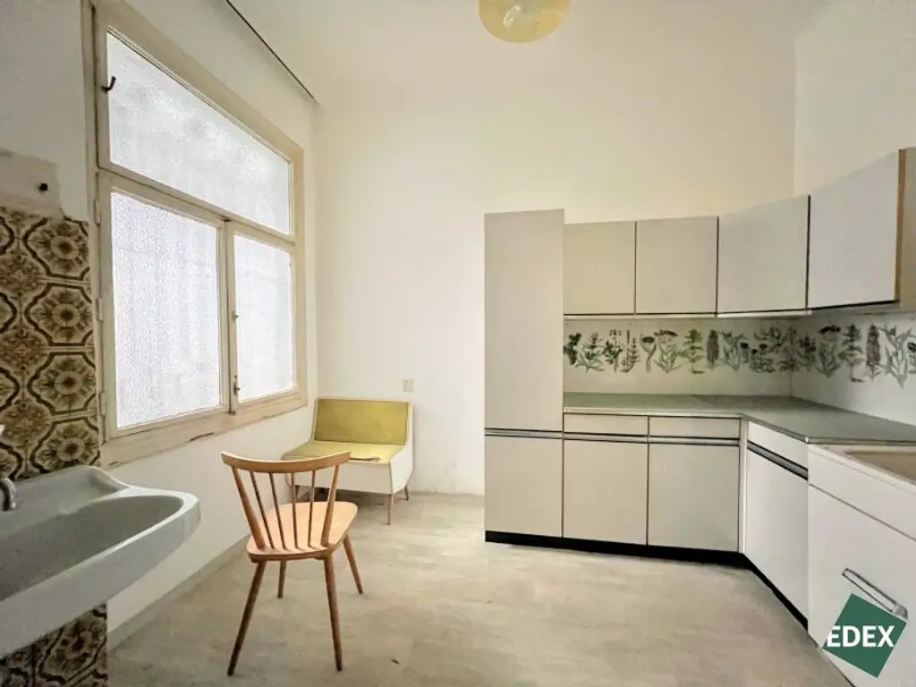 Altbauwohnung zum Sanieren – 48 m² mit Balkon im 3. Liftstock