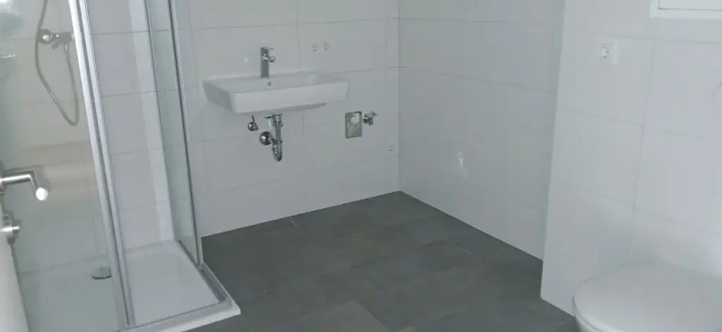 NEUBAU - ERSTBEZUG - Top 12 - Wunderschöne 2 Zimmerwohnungen mit großem Balkon und eigenem Tiefgaragenplatz