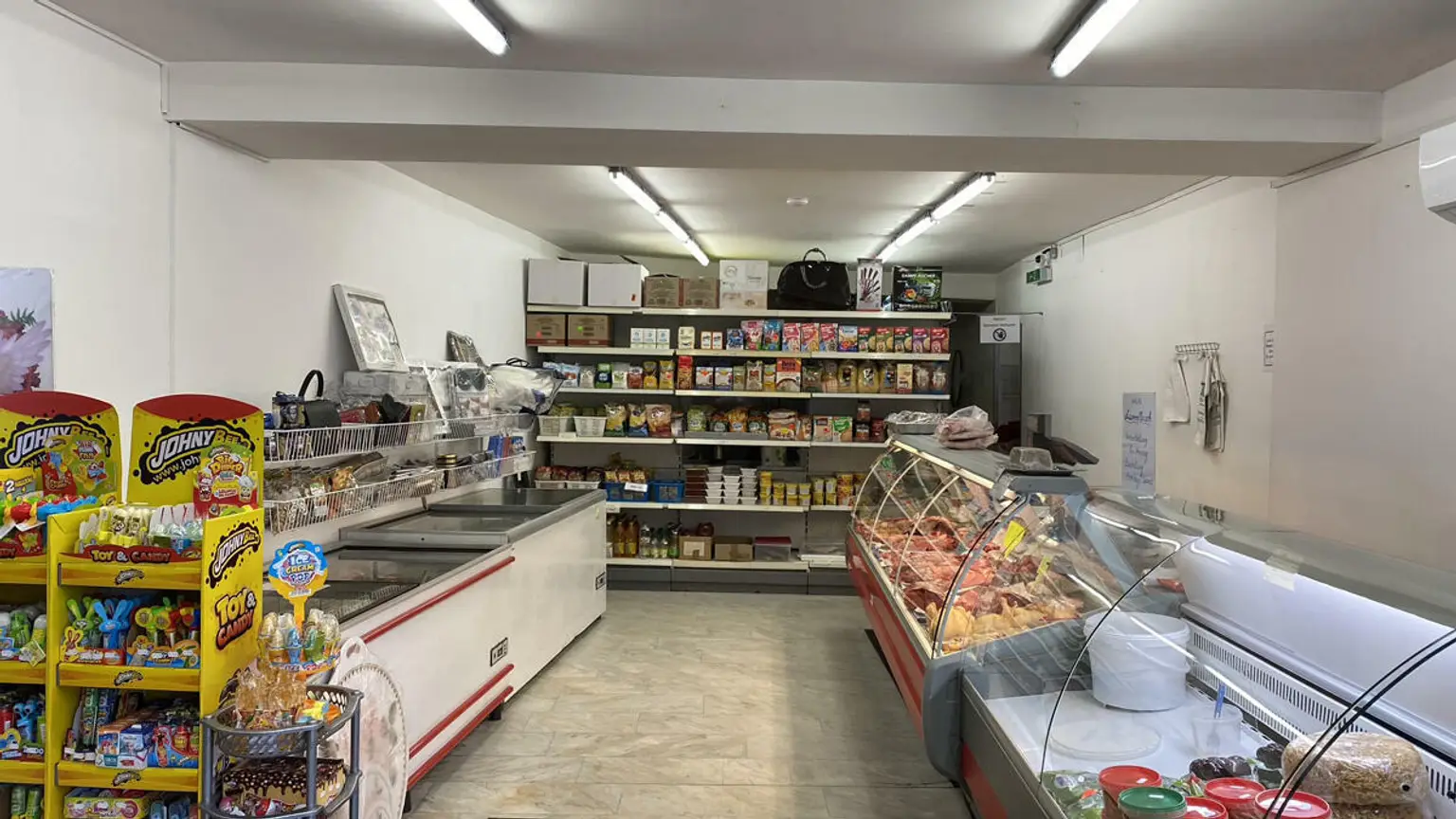 8020 Graz: günstiges, ebenerdiges Geschäftslokal mit Auslagenfront an Frequenzlage
