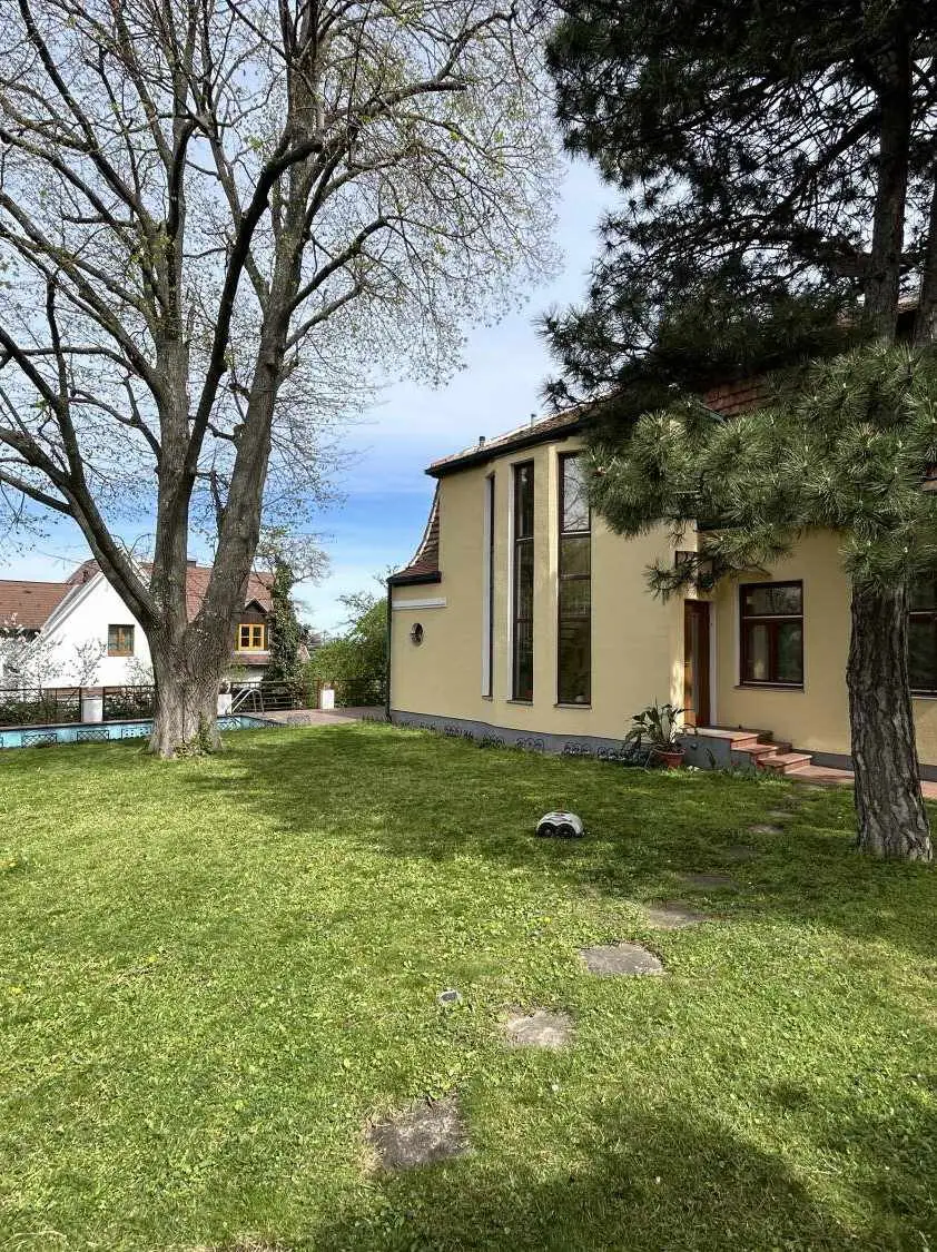 Einfamilien-Villa mit traumhaftem Naturgarten in begehrter Perchtoldsdorfer Lage!