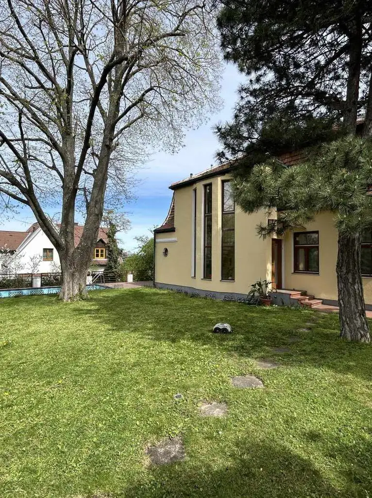 Einfamilien-Villa mit traumhaftem Naturgarten in begehrter Perchtoldsdorfer Lage!