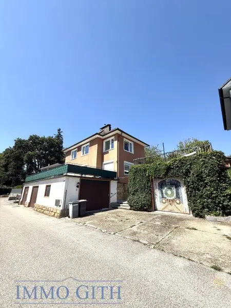 RUHIGE 74 m² 3-ZIMMER-WOHNUNG IM OBERGESCHOSS EINES ZWEIFAMILIENHAUSES MIT GARTENFLÄCHE, ABSTELLRAUM & PARKPLATZ ZU MIETEN!