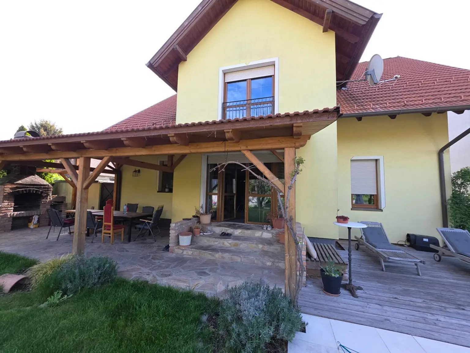 Terrasse überdacht mit Terrassenausgang