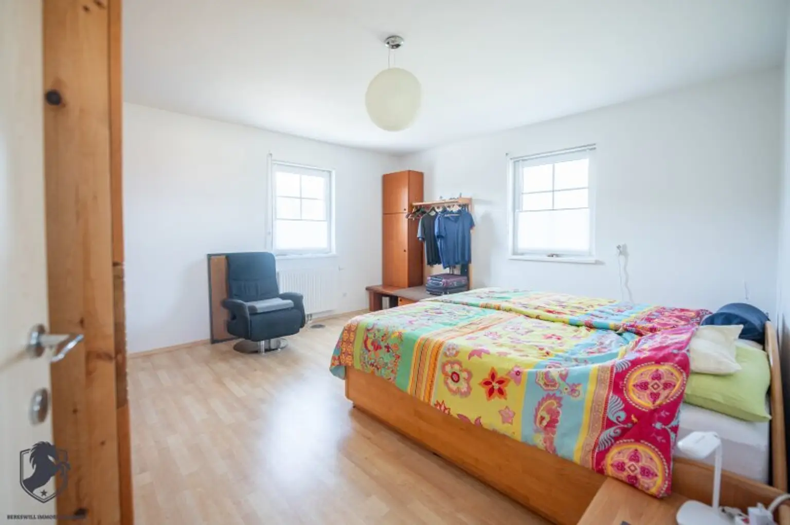 Exklusives Niedrigenergie-Einfamilienhaus mit Vollkeller auf 1.008 m² Grundstück in ruhiger Bestlage von Pixendorf
