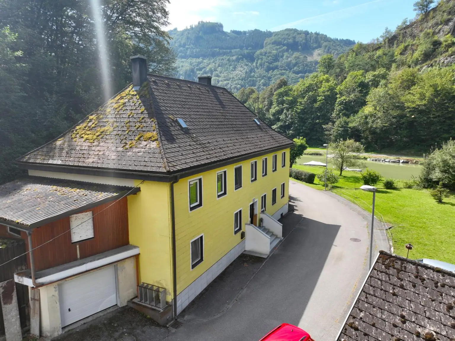 Großes Haus mit Garten an der Yspermündung