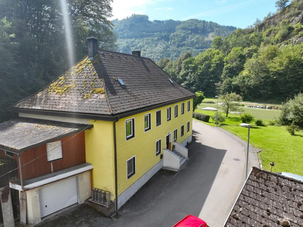 Großes Haus mit Garten an der Yspermündung