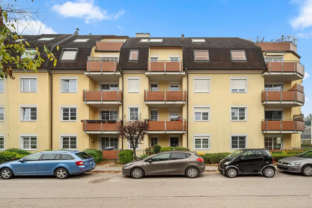 "Helle, Top-renovierte Eigentumswohnung mit Balkon & Garagenplatz – ruhig wohnen, zentral leben"