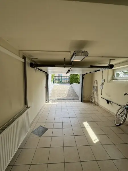 Kleines Einfamilienhaus mit Südterrasse und Garage