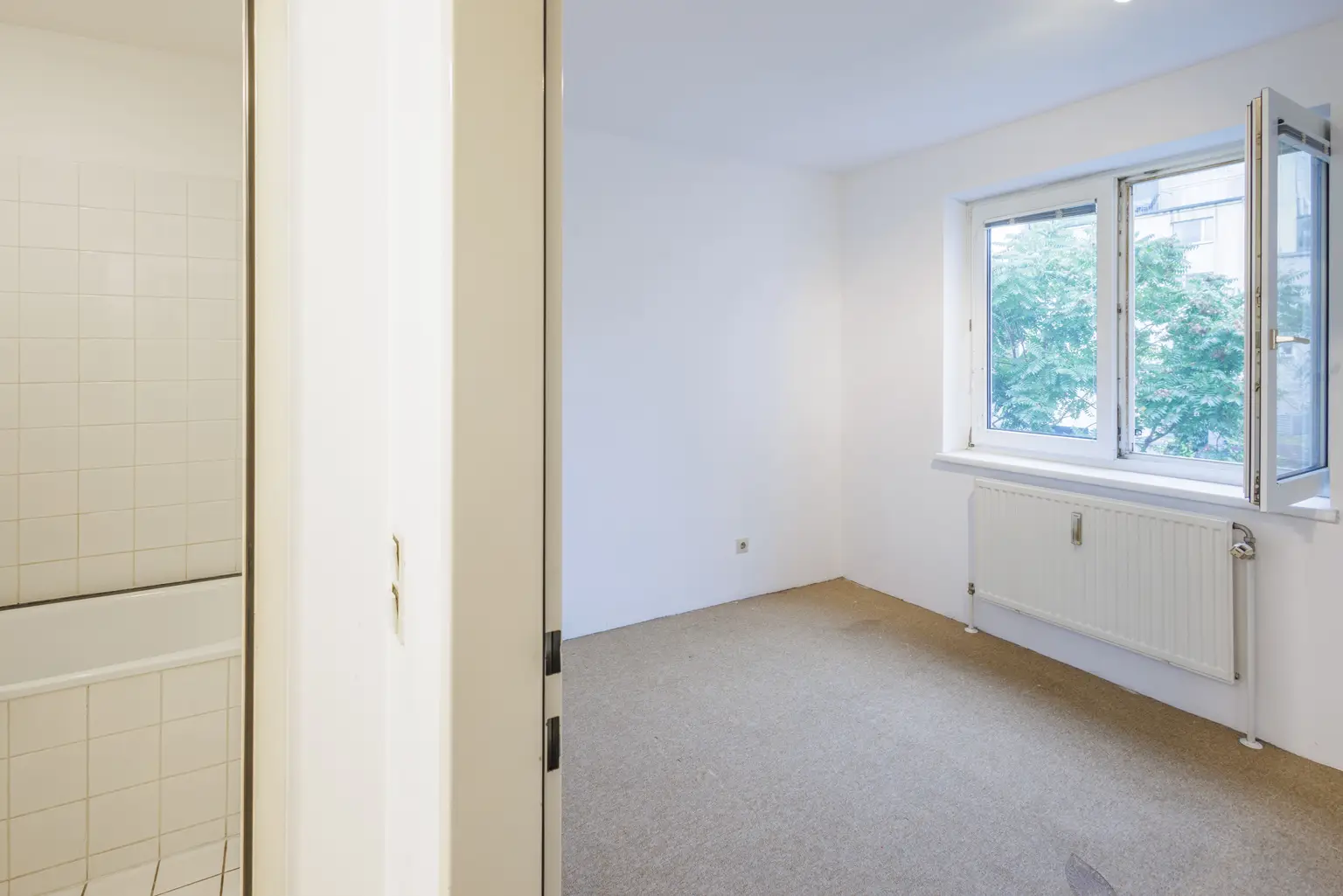 Ruhige 2-Zimmer-Wohnung mit Gartenblick und Garagenplatz