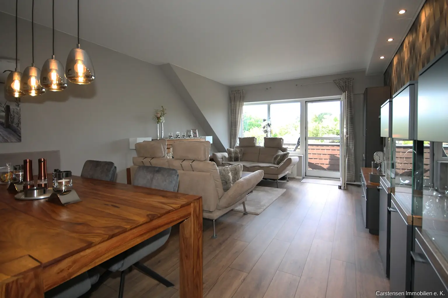 Wohnzimmer DG