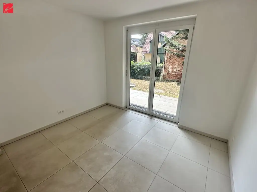 Helle Räume - 3 getrennt begehbare Zimmer - Terrasse und Garten - TG Parkplatz!