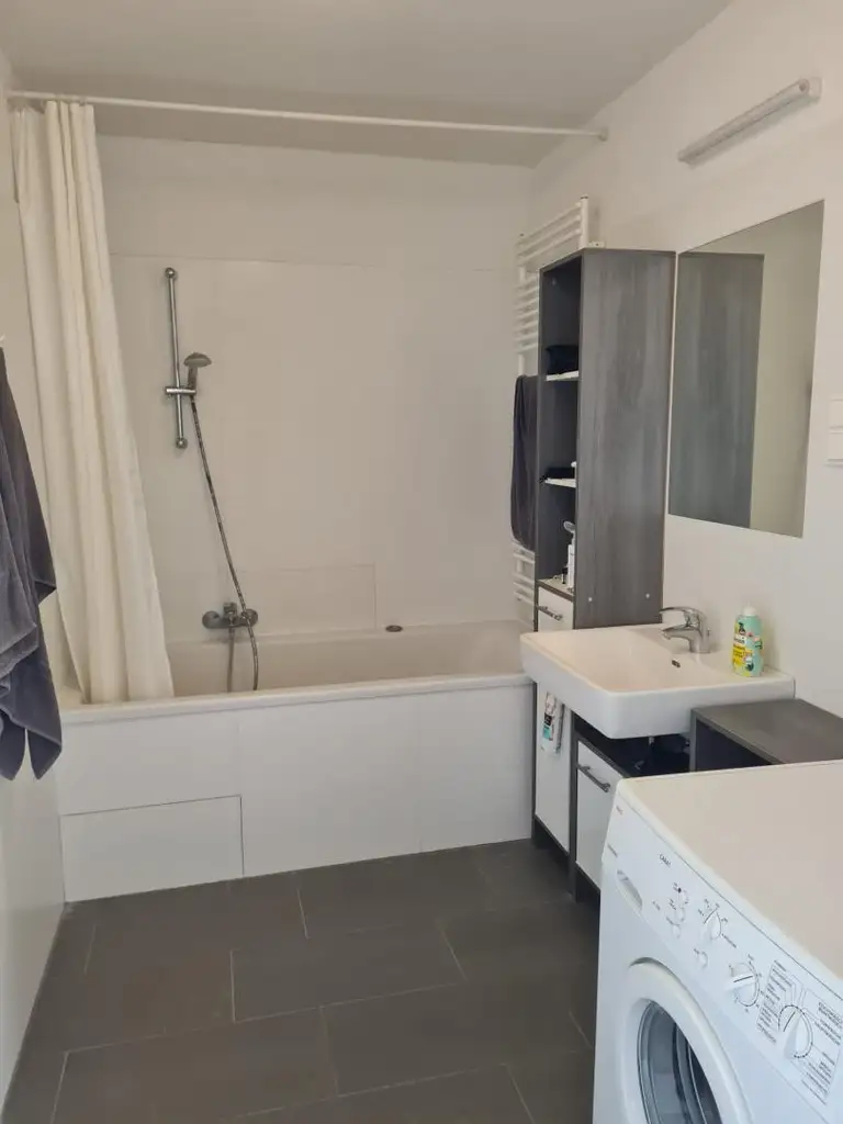 Beim Gasometer: Top-moderne Neubauwohnung mit 9,29m² SÜDWEST-Balkon/Loggia - U3 Nähe!!