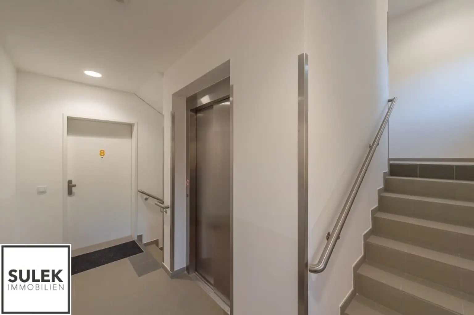 Wohnen in Hirschstetten: großzügige Familien-Wohnung (3-Zimmer) mit Balkon und Grünblick ** ab 01.12 verfügbar