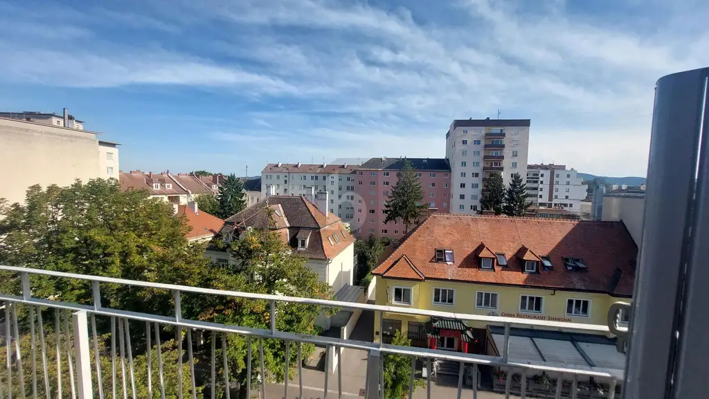 MAISONETTEN-DACHGESCHOSS MIT BLICK ÜBER DIE STADT