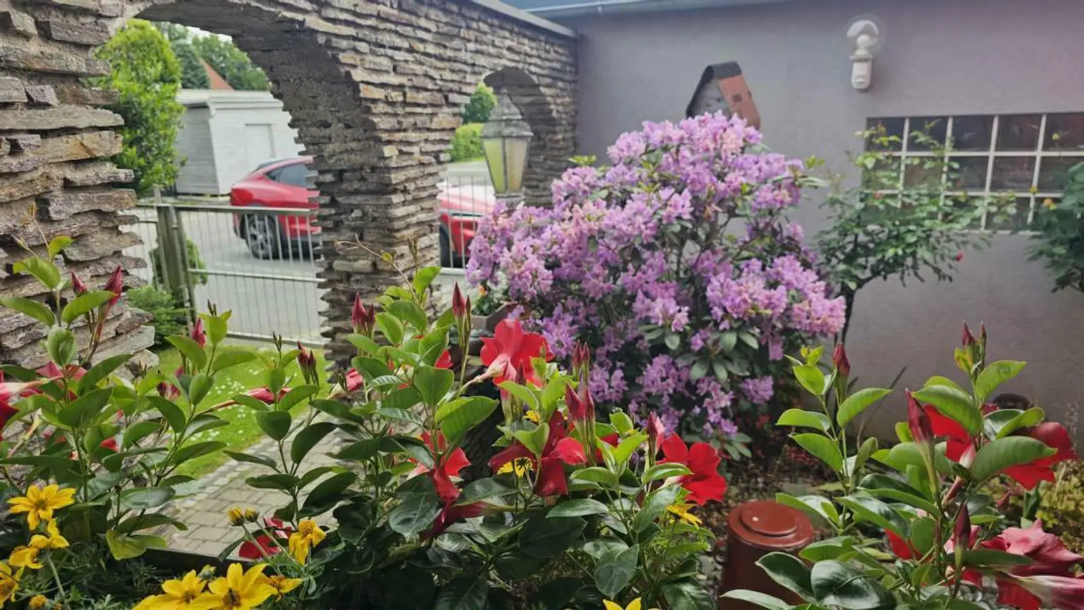 **RARITÄT**Einzigartiges Haus in BESTLAGE in unmittelbarer Nähe zur Therme**parkähnlicher Garten**Wintergarten**Nebengebäude mit Fitness**uvm ...!**