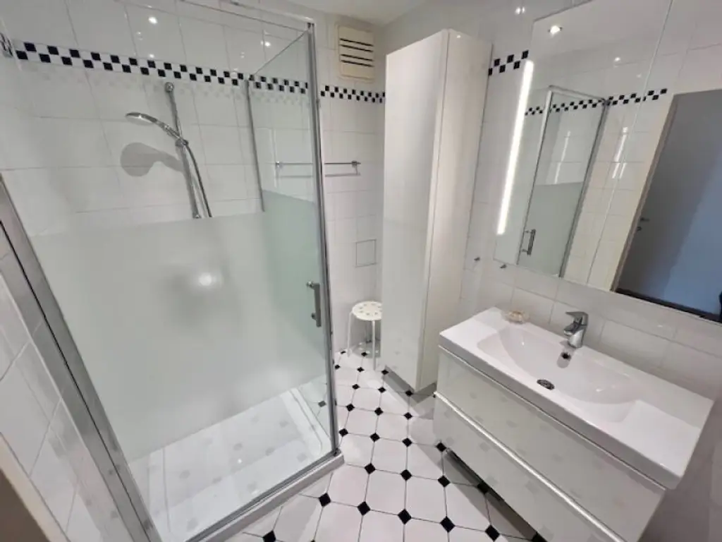 Moderne 3-Zimmer-Wohnung in 1140 Wien: Balkon, Garagen & perfekte WG-Option!