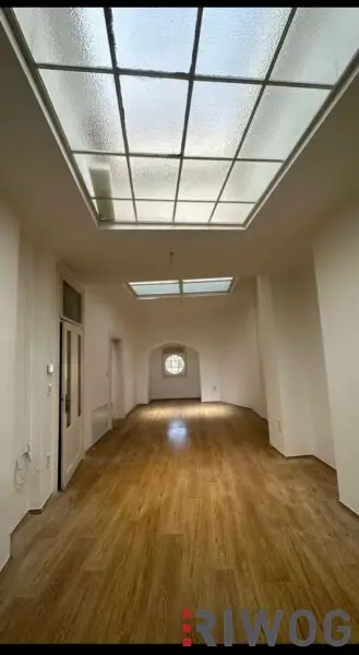 Einmalige Dachgeschosswohnung am Naschmarkt – Mit Vision veredelbar zum 215 m² PENTHOUSE-Juwel mit einmaligen 360°-Blick über Wien