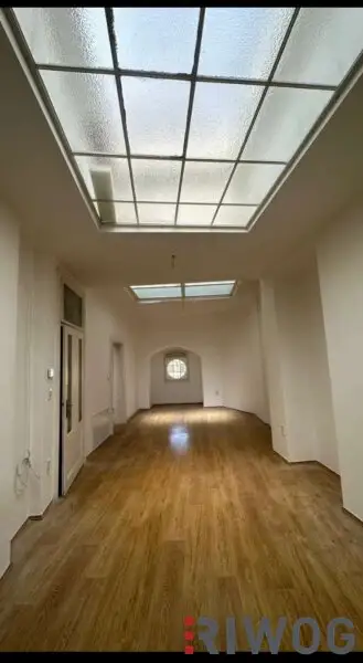 Einmalige Dachgeschosswohnung am Naschmarkt – Mit Vision veredelbar zum 215 m² PENTHOUSE-Juwel mit einmaligen 360°-Blick über Wien