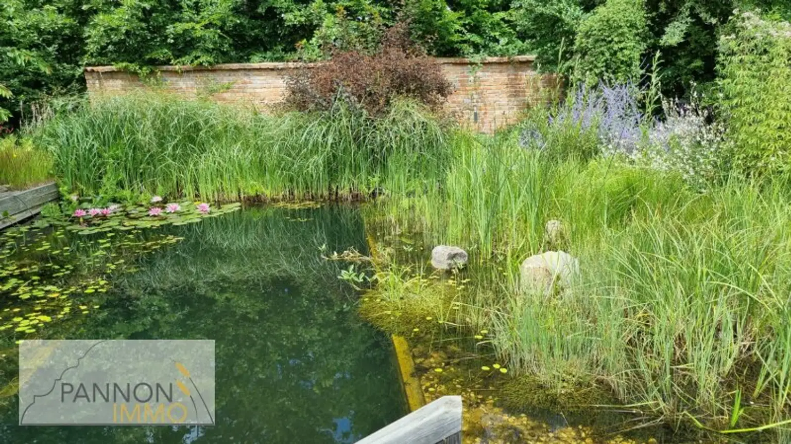 Luxus und Wohlbefinden - Traumvilla mit uneinsehbarem Garten in Grünlage