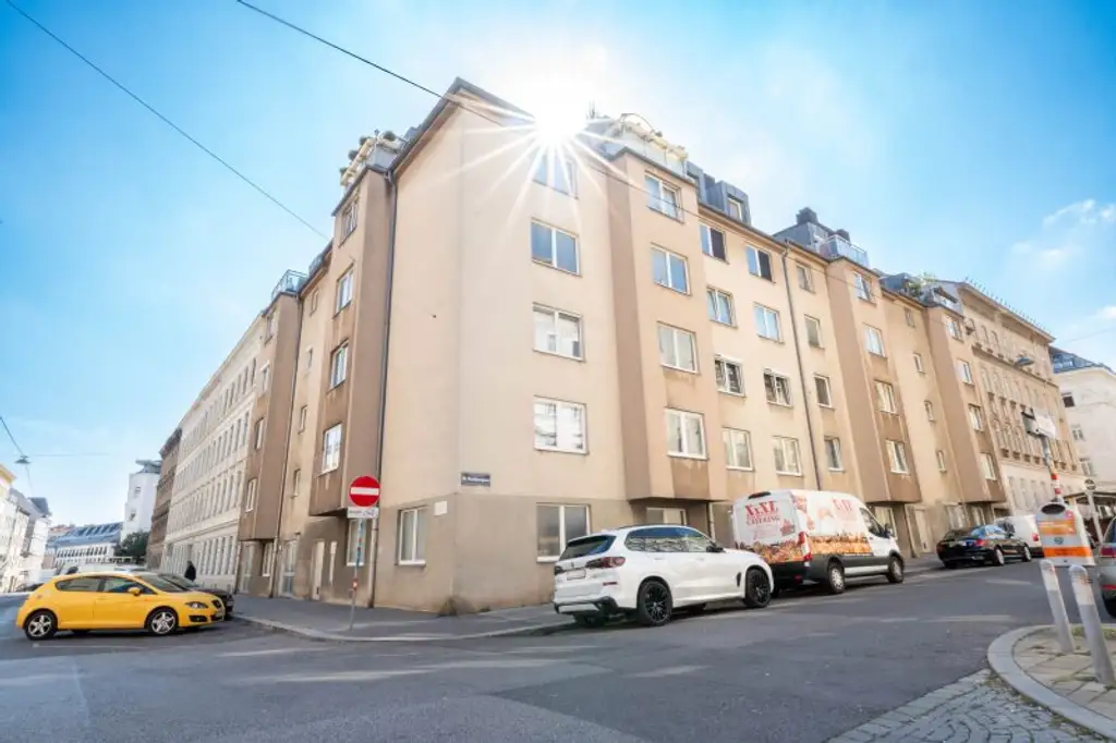 Lichtdurchflutete 2-Zimmer-Wohnung mit Potenzial in ruhiger Stadtlage
