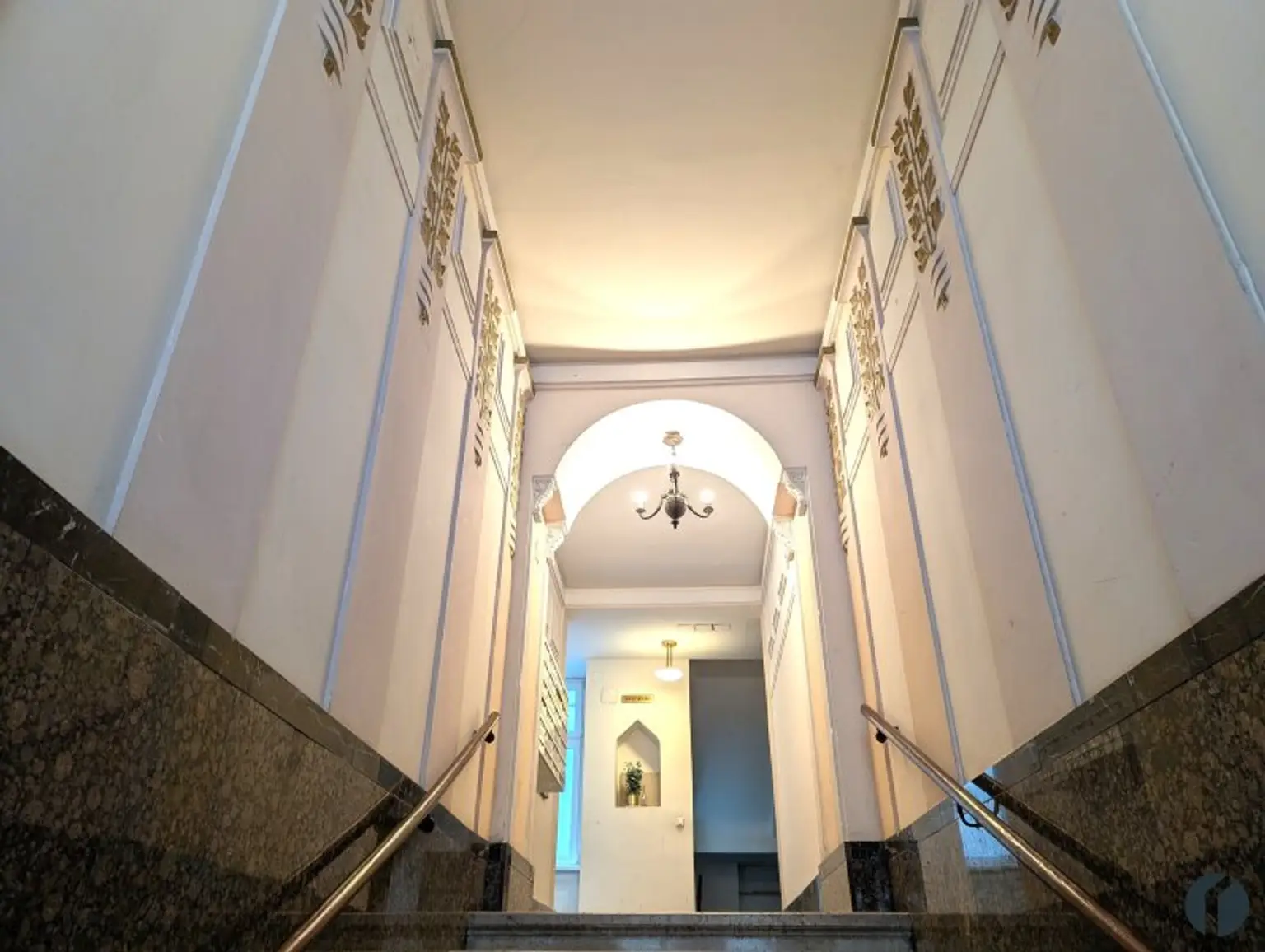 Entree mit floralen Mustern