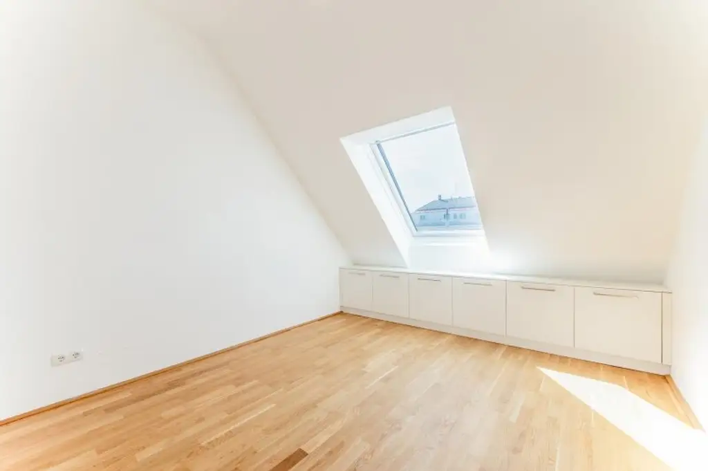 Anlegerwohnung | Befristet vermietete 4-Zimmer-Dachgeschosswohnung mit KFZ-Stellplatz im 10. Bezirk!