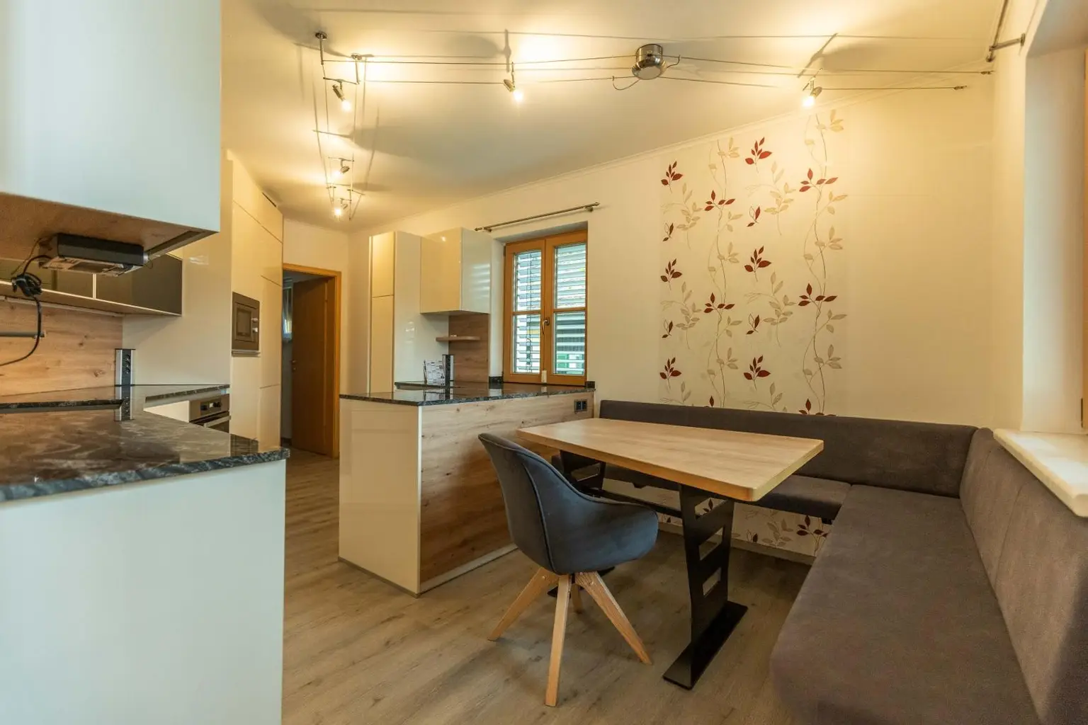 Wunderschönes Haus mit großer Hobbywerkstatt und großem Hofplatz - Ruhelage!