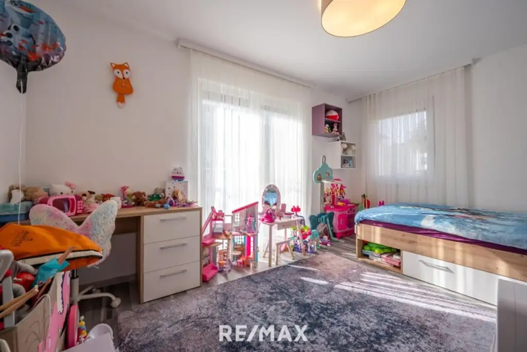 WOHNEN MIT STIL | KOMFORT | LUXUS UND SWIMMINGPOOL in Grünruhelage.