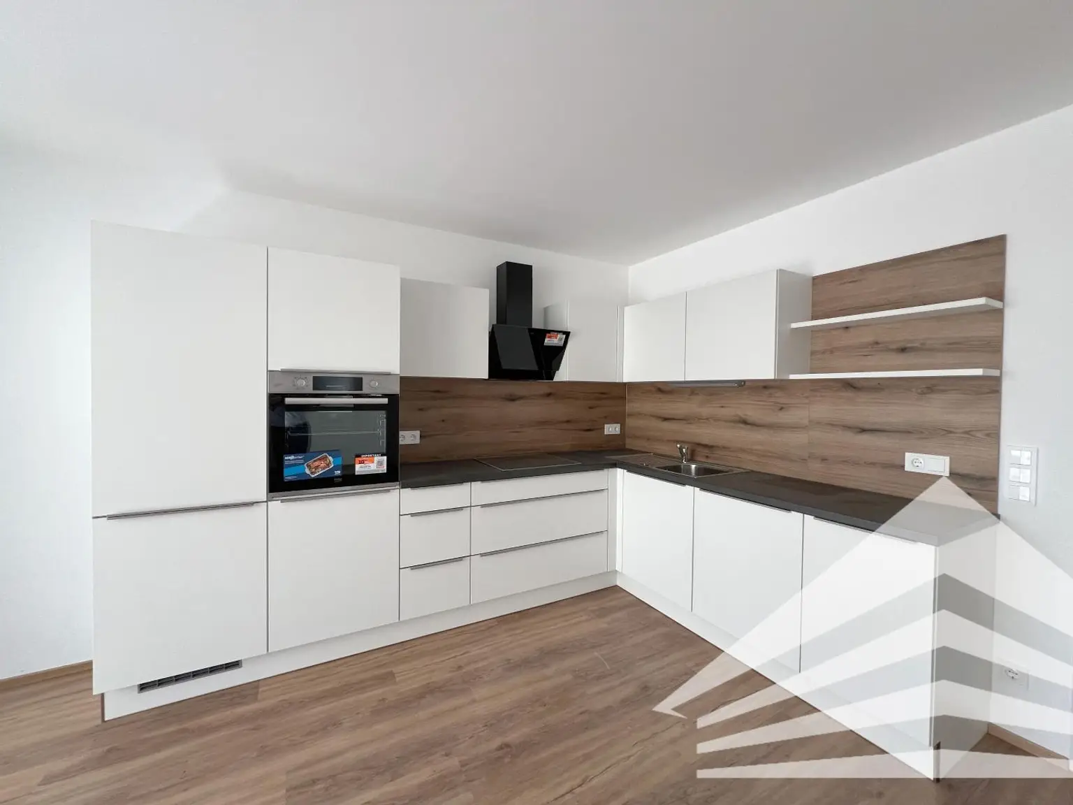 Lichtdurchflutete 3-Zimmer Wohnung mit großem Balkon in Puchenau!