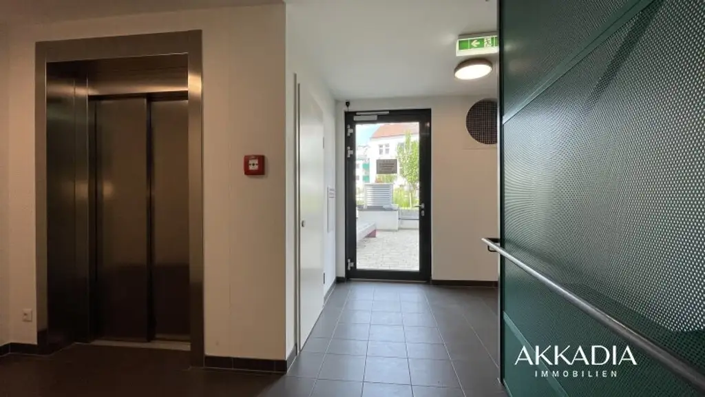 Moderne Dachgeschosswohnung, klimatisiert und gut geschnitten