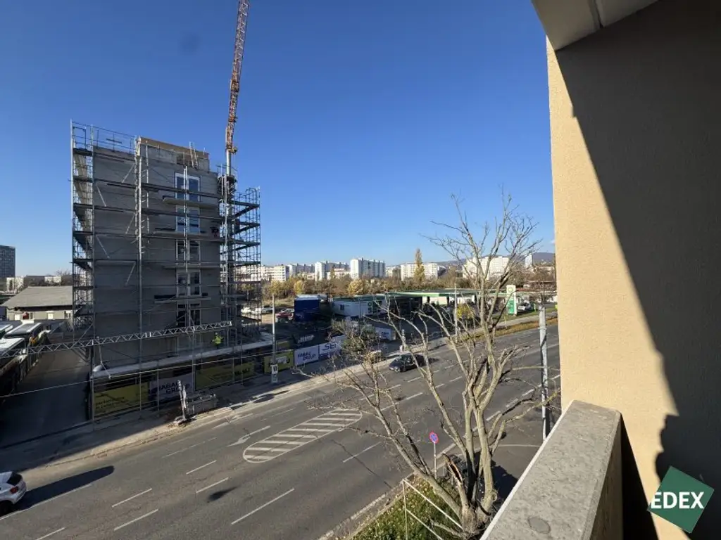 2-Zimmer-Wohnung mit Loggia und Einbauküche – perfekt für Singles & Jungpaare