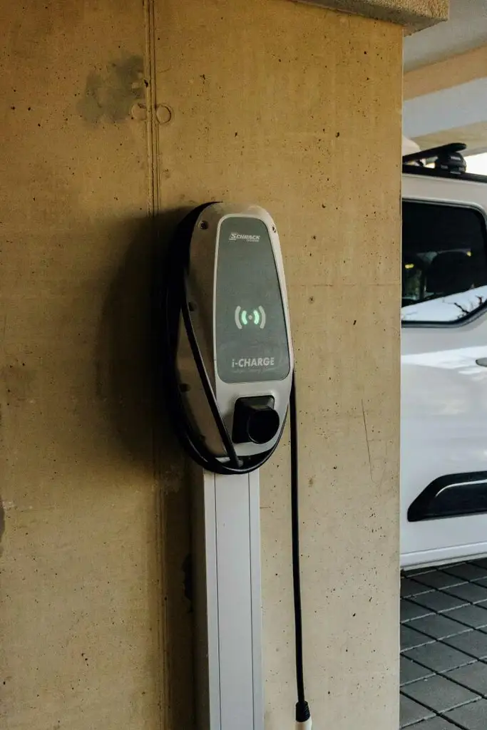 Moderne 2-Zimmer-Eigentumswohnung mit großem Balkon + Parkplatz + riesigem Kellerabteil