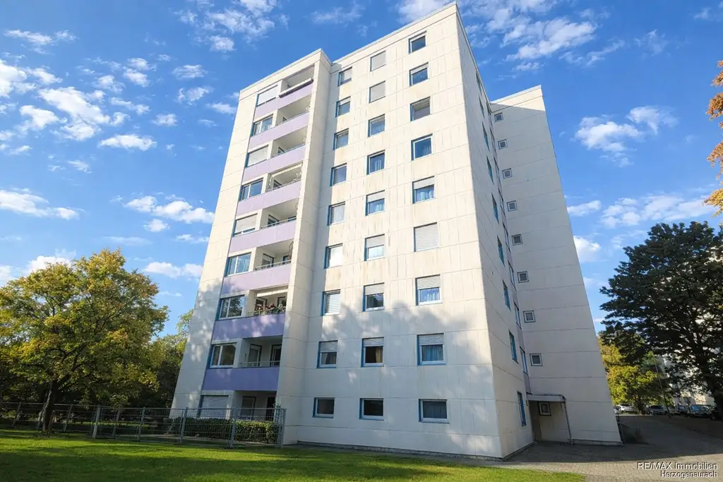 Attraktive, renovierte 3-Zimmer-Wohnung 
mit Balkon und Weitblick