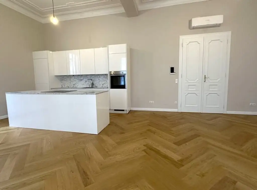 MÖLLWALDPLATZ, U1-NÄHE, 124 m2 ALTBAU, Wohnküche, 2 Zimmer, klimatisiert, 2 Bäder, Parketten, Loggia, 1. Liftstock, provisionsfrei