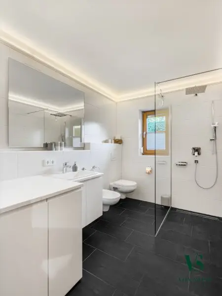 Badezimmer mit Toilette