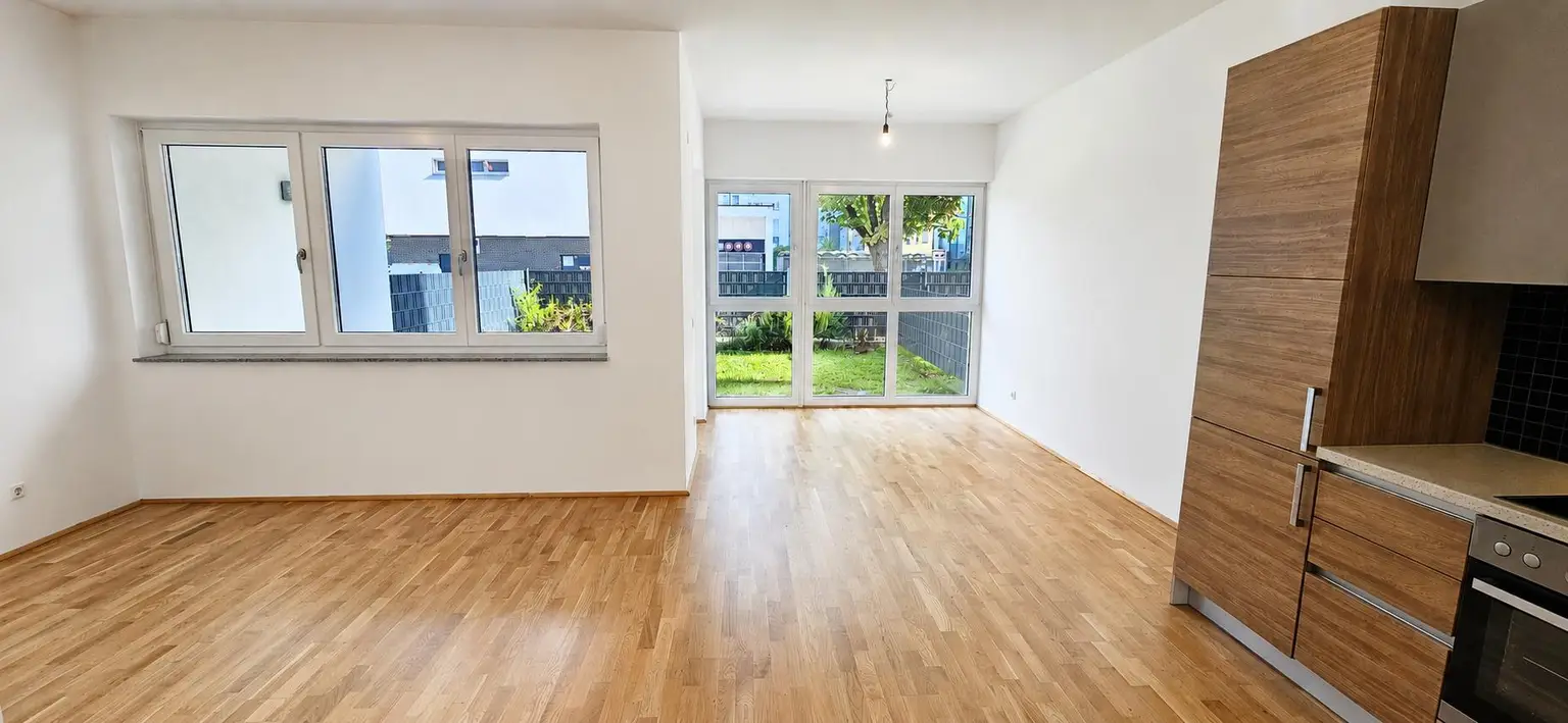 Wohnzimmer mit Küche und Essbereich 1