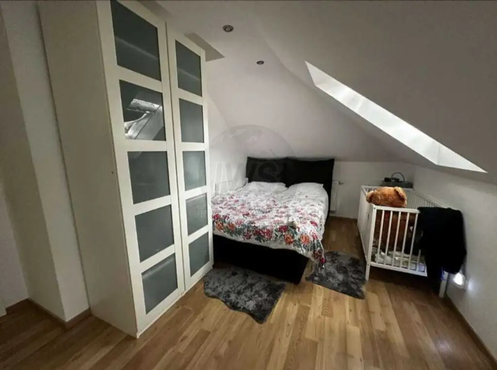 Attraktives Zinshaus in Wels: Modernisiert, 256m², Garten, Garage & 7 Stellplätze!