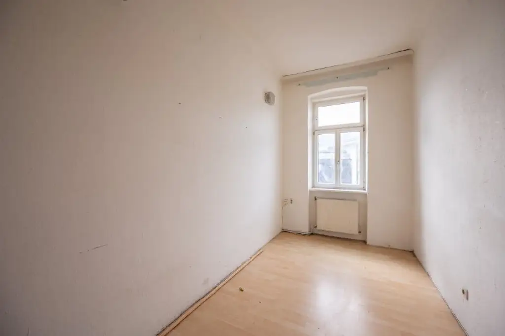 ++NEU++ sanierungsbedürftige 2,5-Zimmer Altbauwohnung