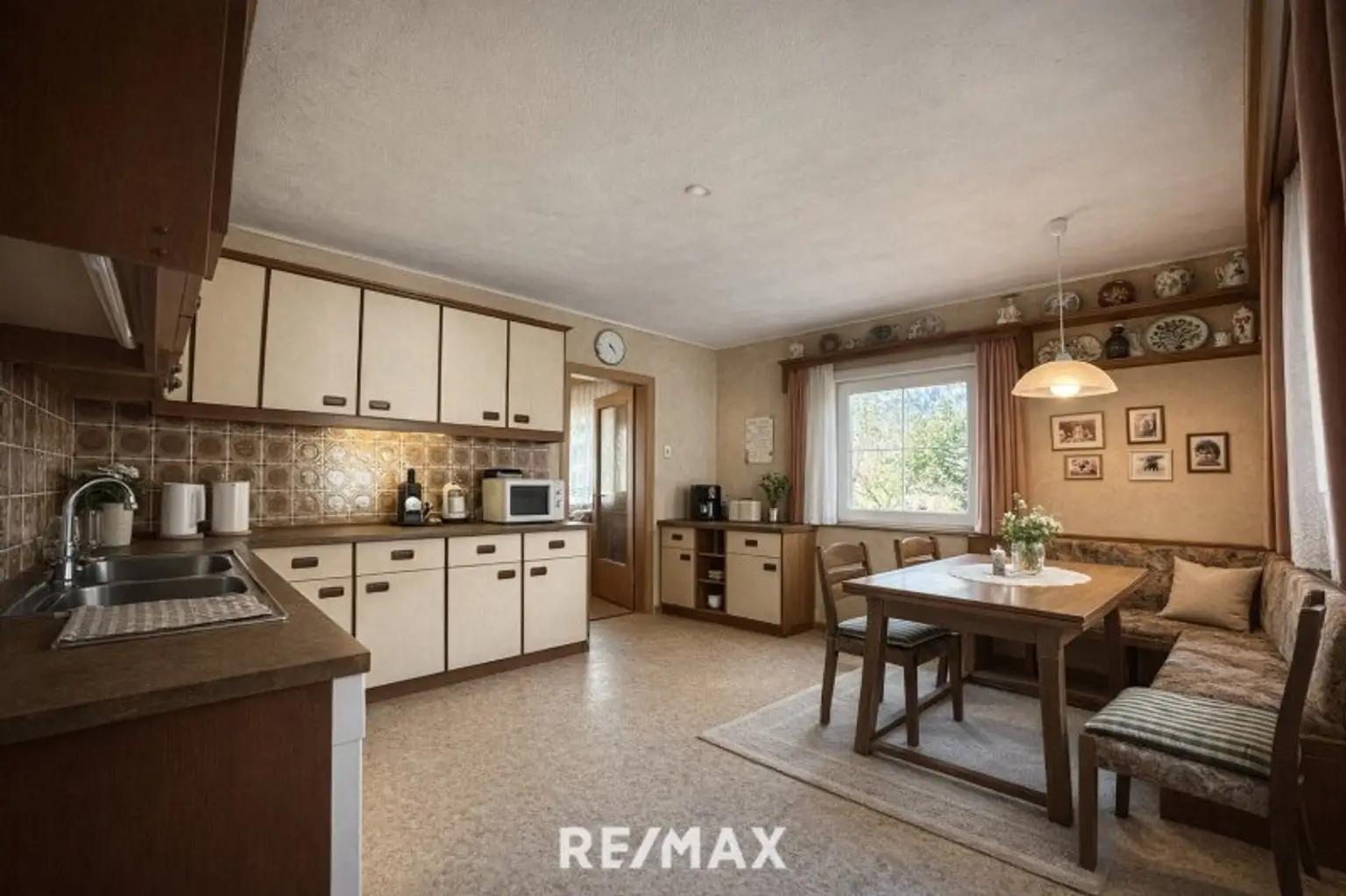 *** Charmantes teilsaniertes Landanwesen mit 10.978 m² Grund – Ruhe, Natur und vielseitige Nutzungsmöglichkeiten nur wenige Minuten zum grünen See ***