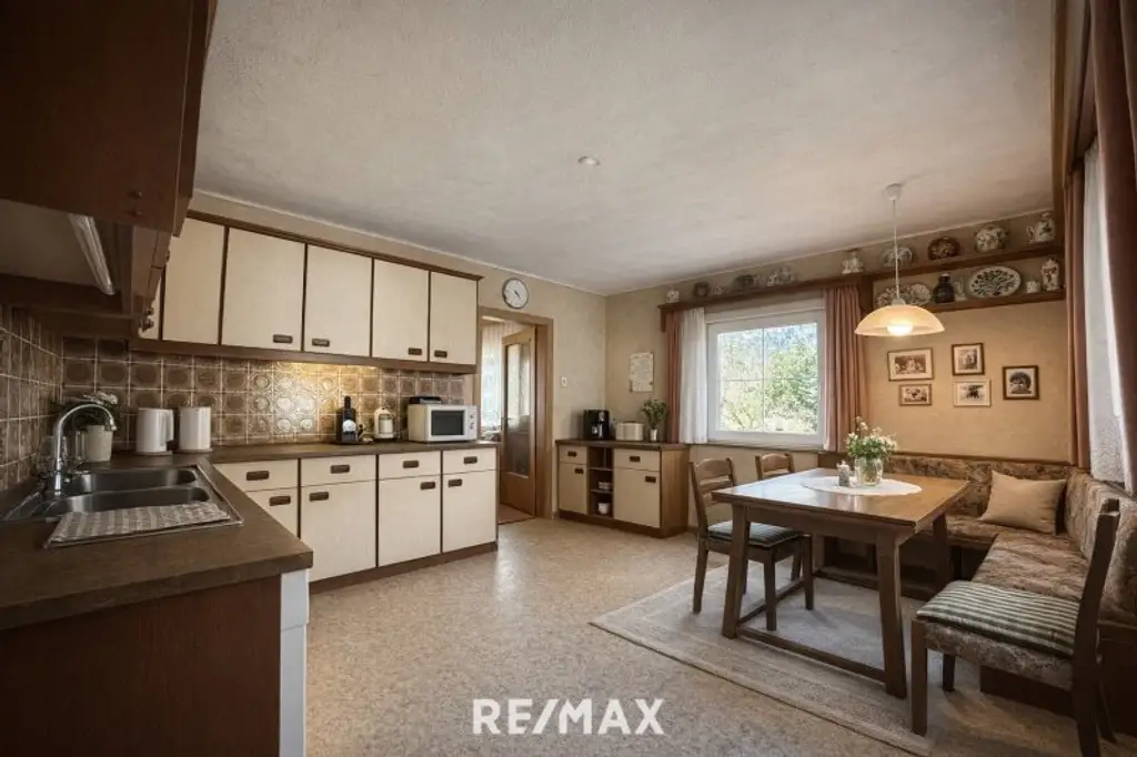 *** Charmantes teilsaniertes Landanwesen mit 10.978 m² Grund – Ruhe, Natur und vielseitige Nutzungsmöglichkeiten nur wenige Minuten zum grünen See ***