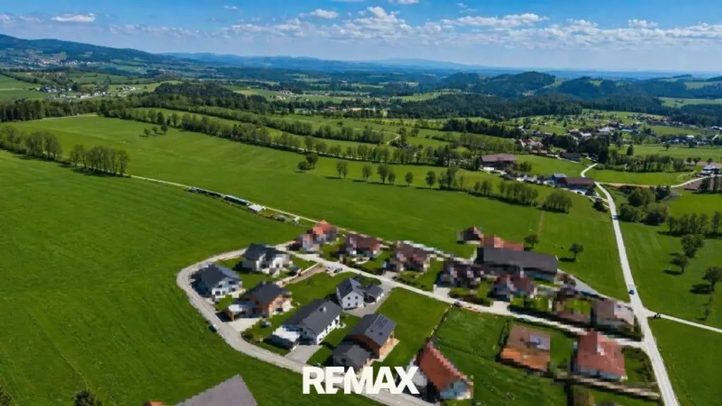 Modernes Niedrigenergie-Einfamilienhaus mit Garten und sonniger Terrasse – ideal für Familien!