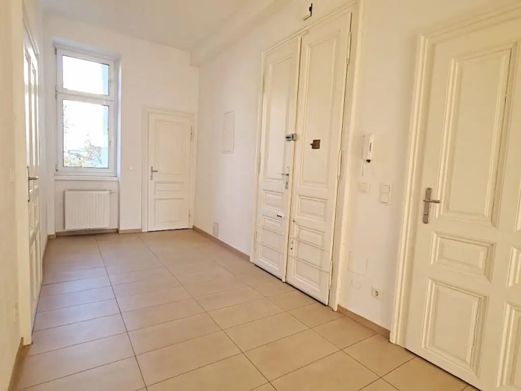 ROCHUSMARKT-NÄHE, sonnige 103 m2 Altbau, 3 Zimmer, WG-geeignet, Küche, Wannenbad, Parketten, Geusaugasse