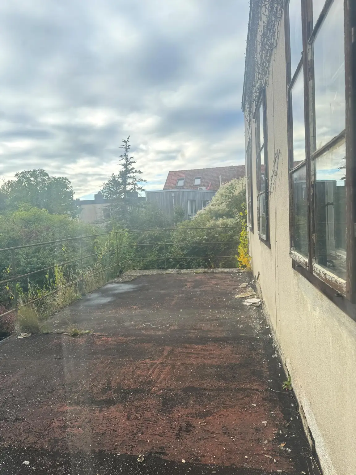 Sanierungsbedürftiges Einfamilienhaus mit schönem Garten in zentraler Lage!