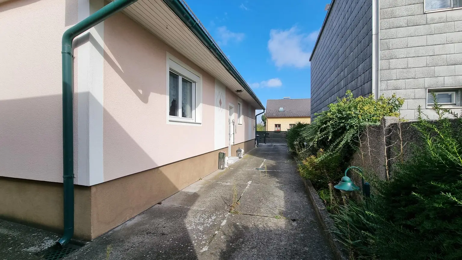 Gepflegtes Einfamilienhaus mit Pool und Garten in St. Georgen