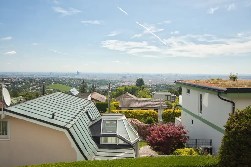 GANZ WIEN UNTER SICH | Eigengrund mit Blick über Wien und charmantem Kleingarten-/Einfamilienhaus am herrlichen HEUBERG