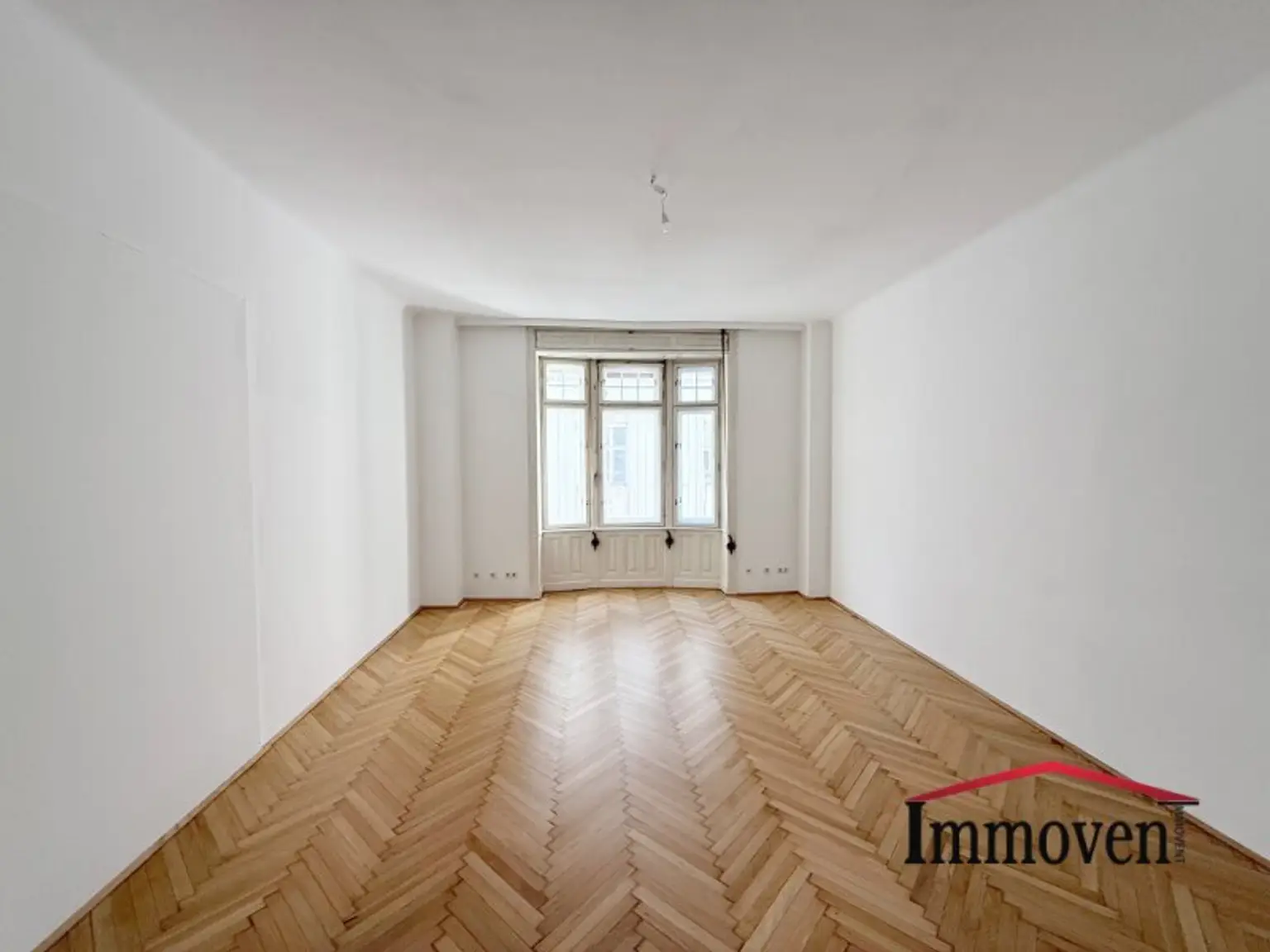 EXKLUSIVE LAGE:  Altbaubüro in der Weihburggasse!